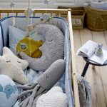 Bloomingville babybedje met knuffels maan wolk ster