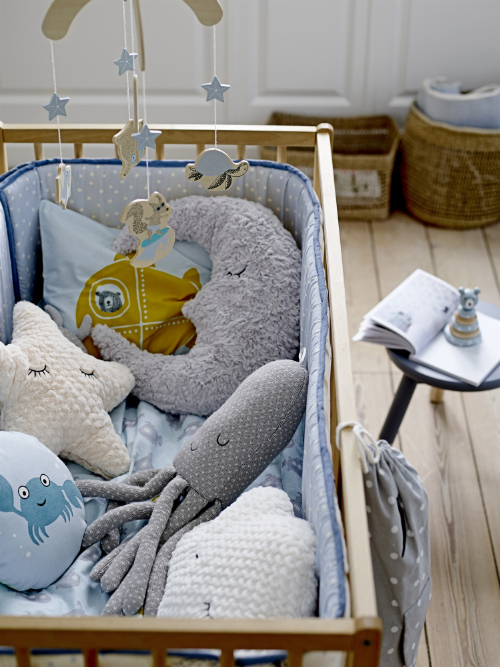 Bloomingville babybedje met knuffels maan wolk ster