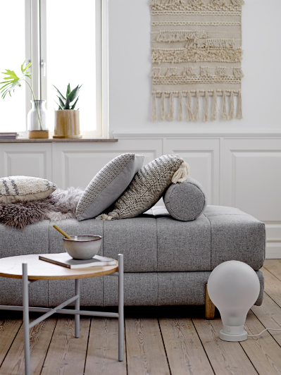 bloomingville grijs daybed met grijs bijzettafeltje