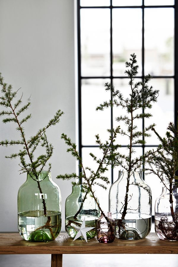 Kersttakken in vazen, een leuk alternatief voor kerstboom - Shopinstijl.nl - Shopinstijl.nl