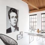 poster james dean aan de muur in witte werkkamer