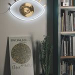 wandlamp oog neon wandlamp in woonkamer