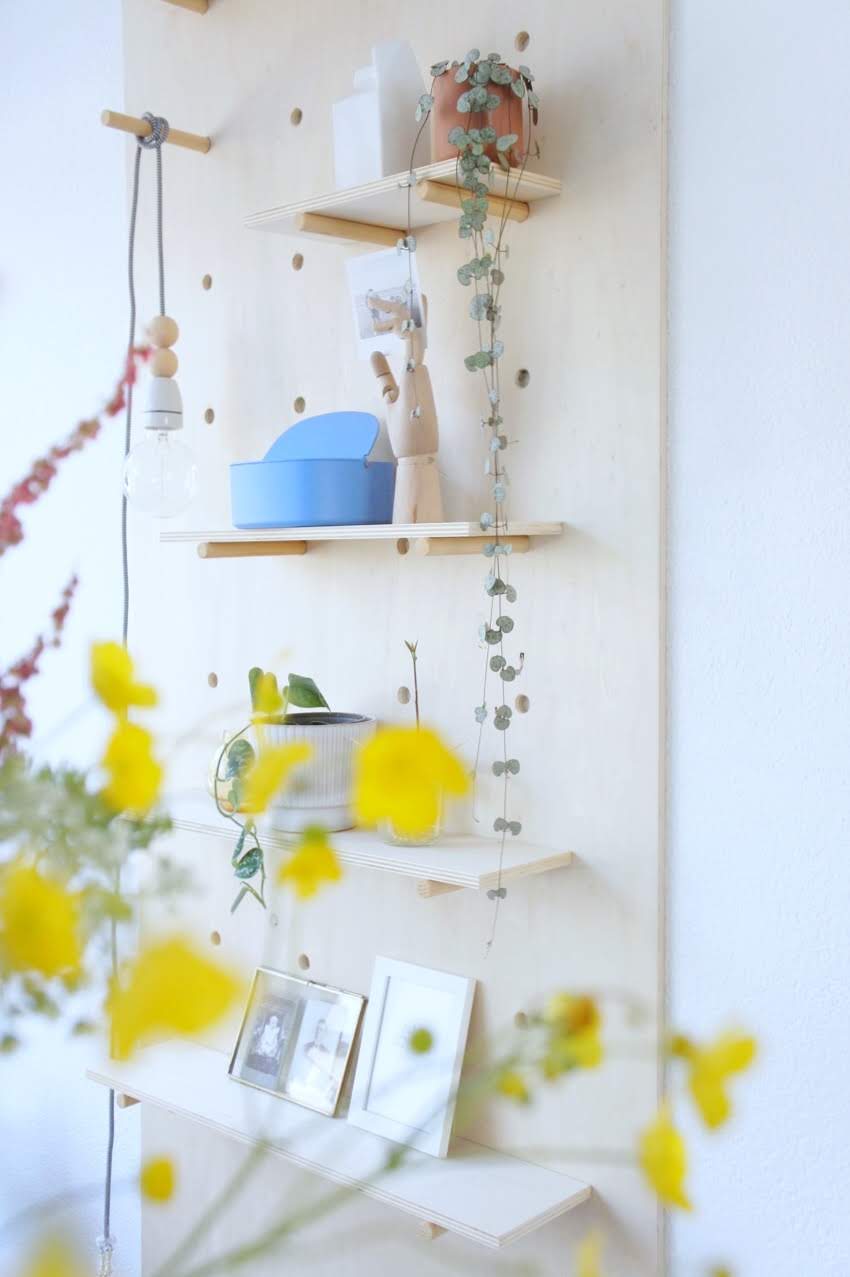 pegboard als moodboard in de woonkamer van Jenny