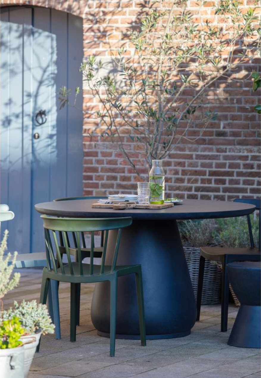 hout inkt Voorstad Prachtig terras met kunststof tuinmeubelen in de schaduw - Shopinstijl.nl -  Shopinstijl.nl