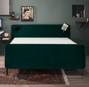 het spoor kruis Verbazing Boxspring en nachtkastje bekleed met groen fluweel - Shopinstijl.nl -  Shopinstijl.nl