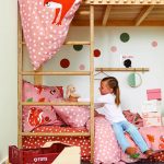 new-kinderkamer hema met roze dekbedovertrek en klapkratkar