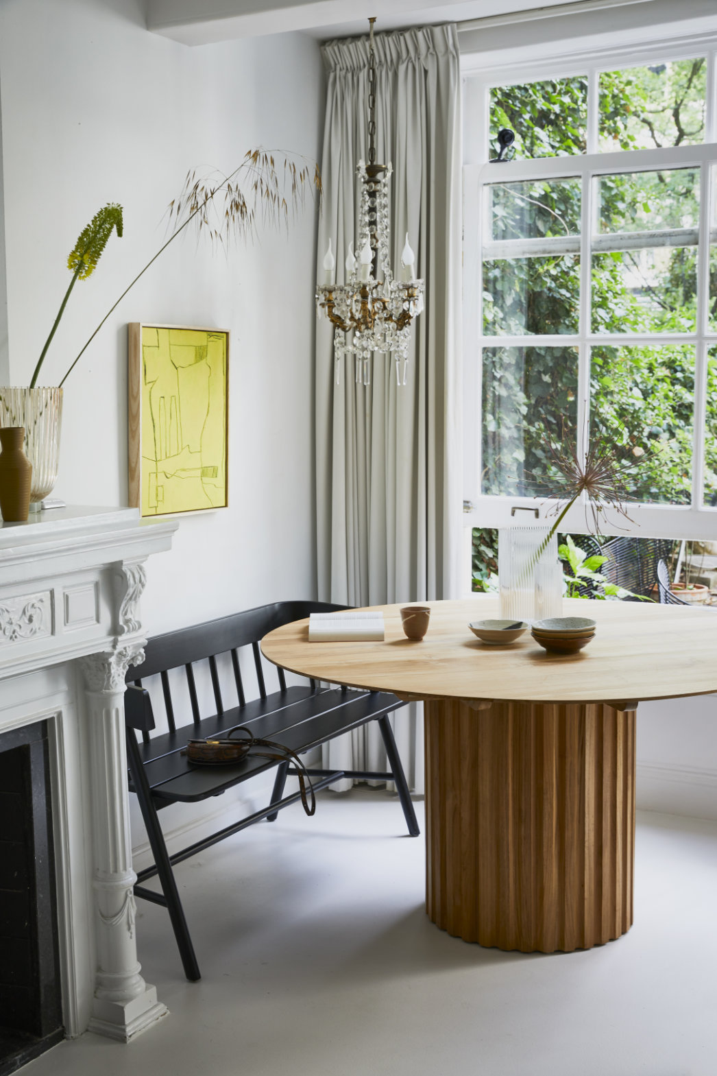 Mm Dialoog Geheim Ronde houten eettafel met zwarte eetkamerbank - Shopinstijl.nl -  Shopinstijl.nl