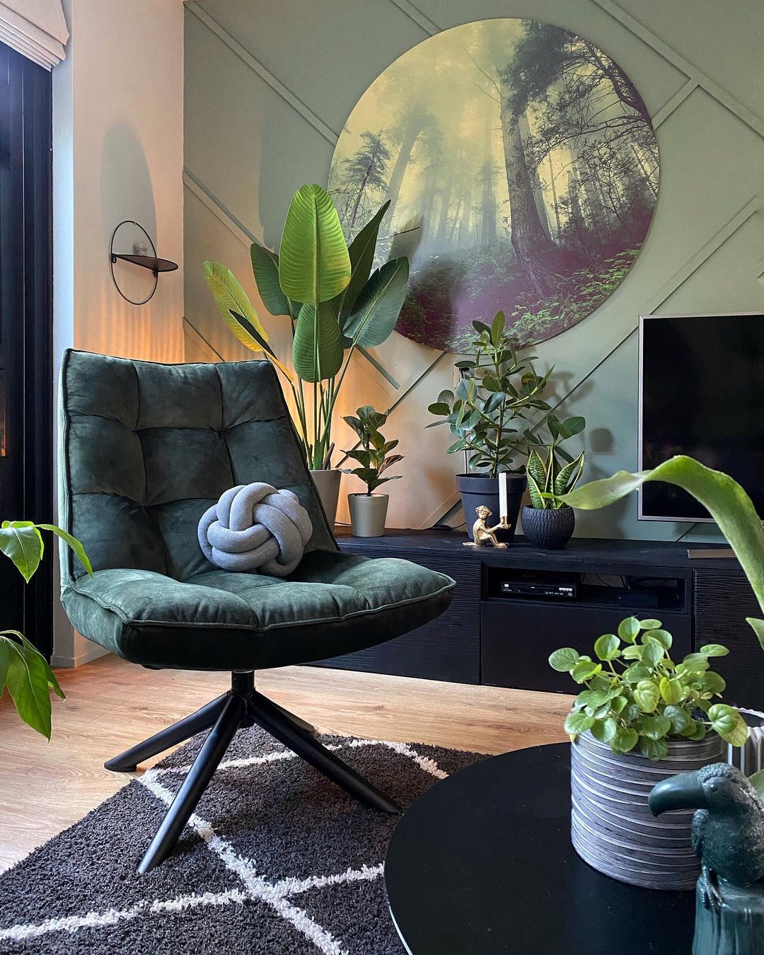 Woonkamer met velvet draaifauteuil - - Shopinstijl.nl