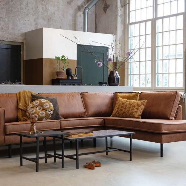 evolutie kam begaan Stoere cognac-kleurige leren bank in industrieel interieur - Shopinstijl.nl  - Shopinstijl.nl