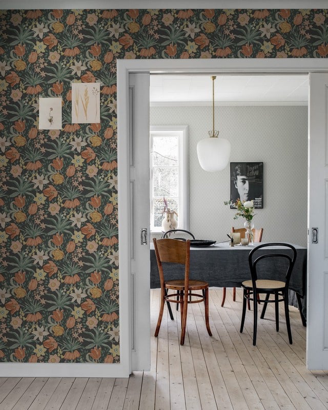 eetkamer met bloemenbehang